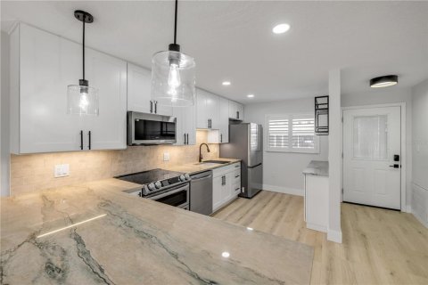Condo in New Smyrna Beach, Florida, 2 bedrooms  № 1722791 - photo 8