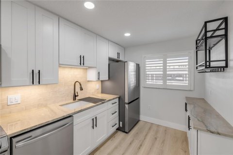 Condo in New Smyrna Beach, Florida, 2 bedrooms  № 1722791 - photo 10