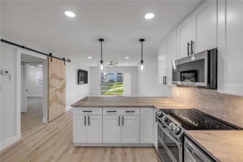 Condo in New Smyrna Beach, Florida, 2 bedrooms  № 1722791 - photo 12