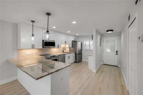 Condo in New Smyrna Beach, Florida, 2 bedrooms  № 1722791 - photo 4