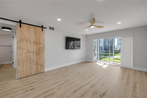 Condo in New Smyrna Beach, Florida, 2 bedrooms  № 1722791 - photo 15