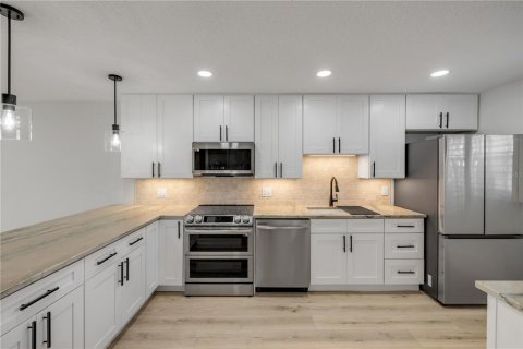Condo in New Smyrna Beach, Florida, 2 bedrooms  № 1722791 - photo 9