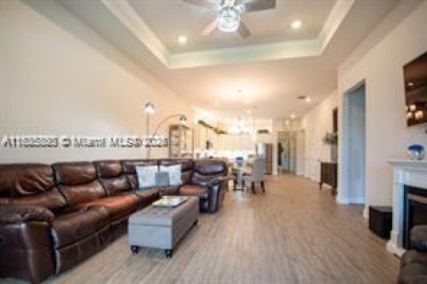 House in Parkland, Florida 3 bedrooms, 160.16 sq.m. № 1794146 - photo 18