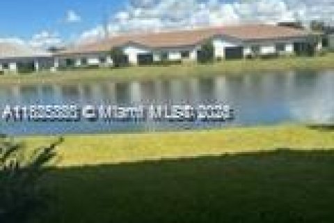 House in Parkland, Florida 3 bedrooms, 160.16 sq.m. № 1794146 - photo 5