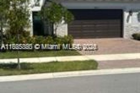 House in Parkland, Florida 3 bedrooms, 160.16 sq.m. № 1794146 - photo 2