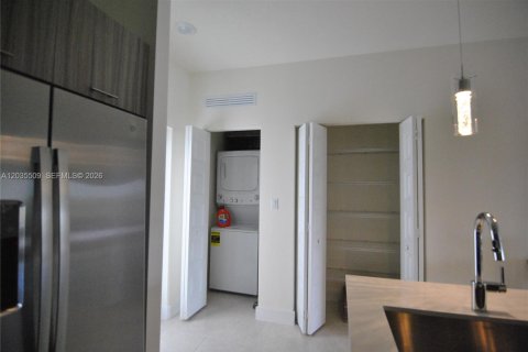 Copropriété à louer à Doral, Floride: 3 chambres, 104.42 m2 № 2084320 - photo 7
