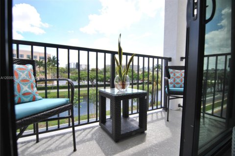 Copropriété à louer à Doral, Floride: 3 chambres, 104.42 m2 № 2084320 - photo 3