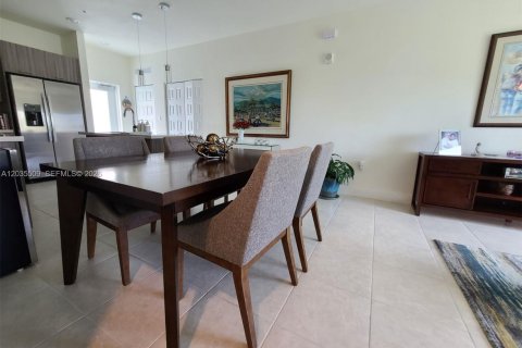 Copropriété à louer à Doral, Floride: 3 chambres, 104.42 m2 № 2084320 - photo 4