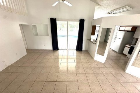 Villa ou maison à vendre à Kissimmee, Floride: 3 chambres, 174.1 m2 № 1849940 - photo 4