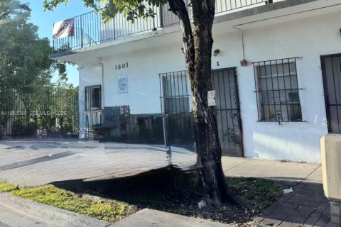 Appartement à louer à Miami, Floride: 1 chambre, 1034.19 m2 № 2010946 - photo 4