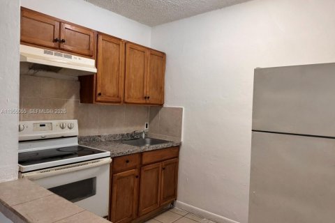 Appartement à louer à Miami, Floride: 1 chambre, 1034.19 m2 № 2010946 - photo 5