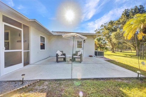 House in Punta Gorda, Florida 2 bedrooms, 125.42 sq.m. № 1885673 - photo 4