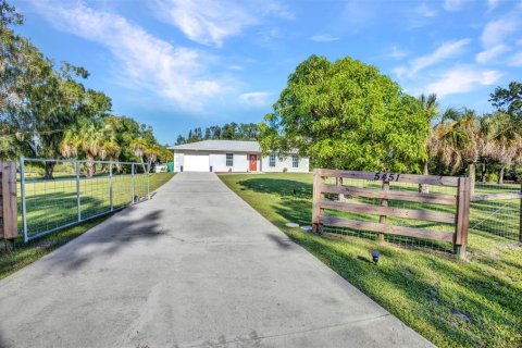 House in Punta Gorda, Florida 2 bedrooms, 125.42 sq.m. № 1885673 - photo 20
