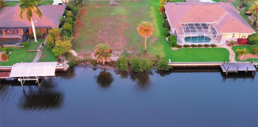 Land in Port Charlotte, Florida № 2165949