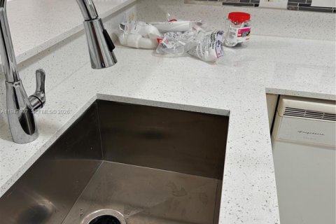 Купить кондоминиум в Пемброк-Пайнс, Флорида 2 спальни, 92.9м2, № 2003974 - фото 10