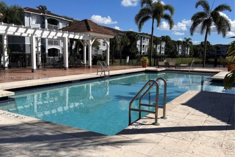 Купить кондоминиум в Пемброк-Пайнс, Флорида 2 спальни, 92.9м2, № 2003974 - фото 23