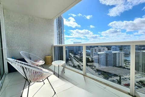 Copropriété à vendre à Hallandale Beach, Floride: 2 chambres, 100.89 m2 № 2027383 - photo 4