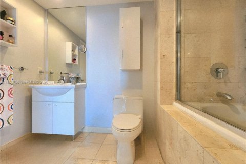 Copropriété à vendre à Hallandale Beach, Floride: 2 chambres, 100.89 m2 № 2027383 - photo 28