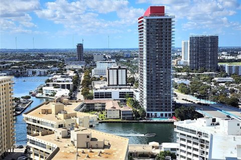 Copropriété à vendre à Hallandale Beach, Floride: 2 chambres, 100.89 m2 № 2027383 - photo 8