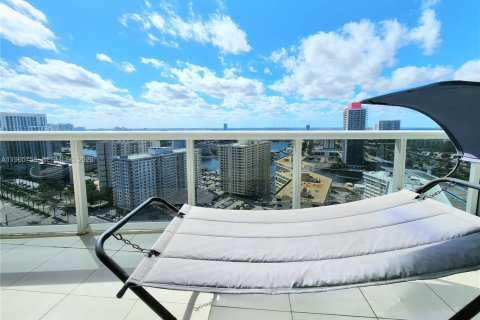 Copropriété à vendre à Hallandale Beach, Floride: 2 chambres, 100.89 m2 № 2027383 - photo 11