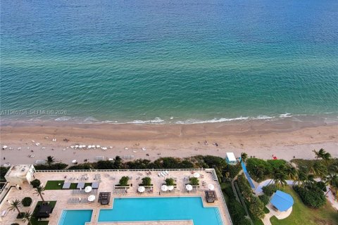 Copropriété à vendre à Hallandale Beach, Floride: 2 chambres, 100.89 m2 № 2027383 - photo 2