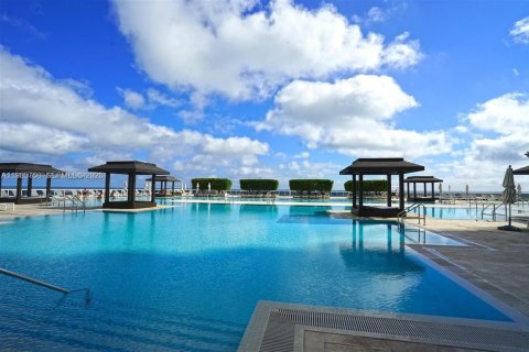 Copropriété à vendre à Hallandale Beach, Floride: 2 chambres, 100.89 m2 № 2027383 - photo 3