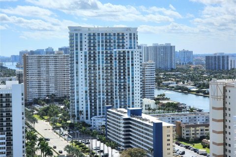 Copropriété à vendre à Hallandale Beach, Floride: 2 chambres, 100.89 m2 № 2027383 - photo 5
