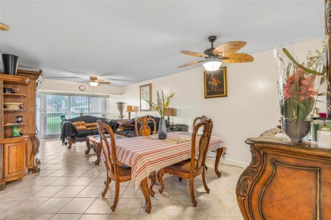 Condo in Delray Beach, Florida, 2 bedrooms  № 2008411 - photo 3
