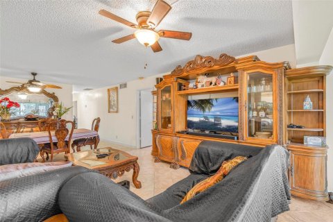 Condo in Delray Beach, Florida, 2 bedrooms  № 2008411 - photo 5