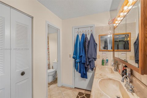 Condo in Delray Beach, Florida, 2 bedrooms  № 2008411 - photo 16