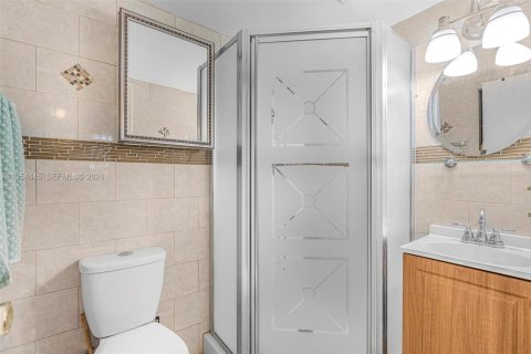 Condo in Delray Beach, Florida, 2 bedrooms  № 2008411 - photo 17