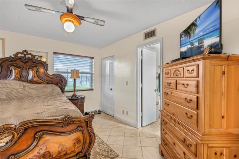 Condo in Delray Beach, Florida, 2 bedrooms  № 2008411 - photo 14