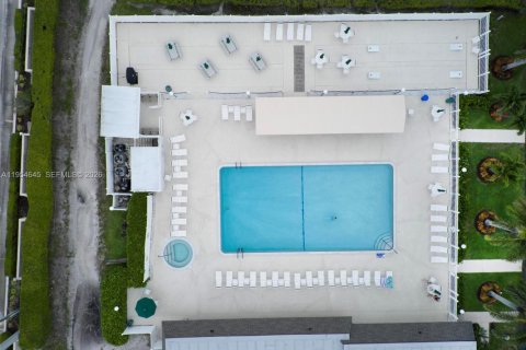 Condo in Delray Beach, Florida, 2 bedrooms  № 2008411 - photo 27