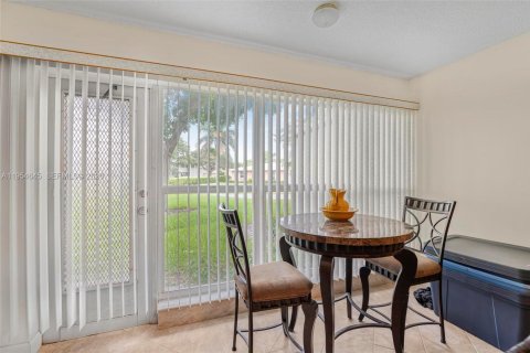Condo in Delray Beach, Florida, 2 bedrooms  № 2008411 - photo 21