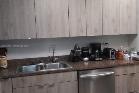 Condo in Lauderhill, Florida, 2 bedrooms  № 2080888
