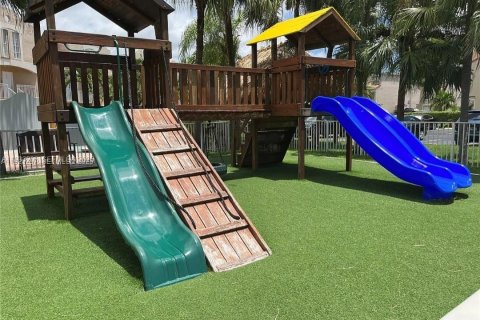 Condominio en alquiler en Miami, Florida, 2 dormitorios, 79.8 m2 № 1991985 - foto 20