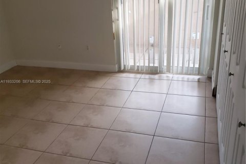 Condominio en alquiler en Miami, Florida, 2 dormitorios, 79.8 m2 № 1991985 - foto 10