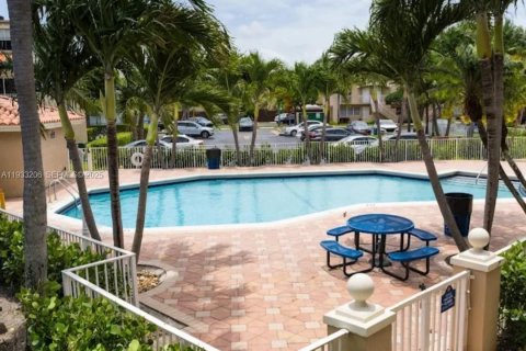 Condominio en alquiler en Miami, Florida, 2 dormitorios, 79.8 m2 № 1991985 - foto 18