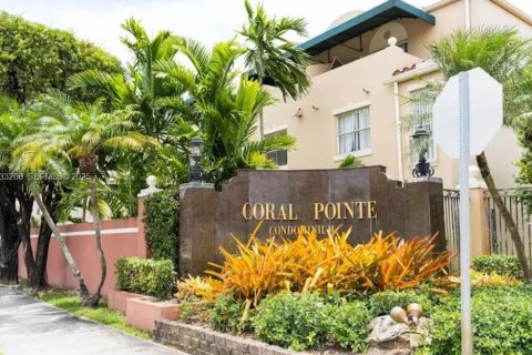 Condominio en alquiler en Miami, Florida, 2 dormitorios, 79.8 m2 № 1991985 - foto 1