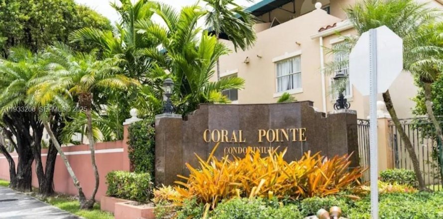 Condominio en Miami, Florida, 2 dormitorios  № 1991985