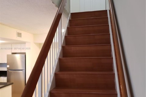 Condominio en alquiler en Miami, Florida, 2 dormitorios, 79.8 m2 № 1991985 - foto 7