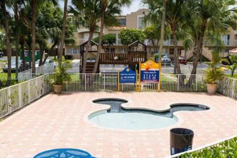 Condominio en alquiler en Miami, Florida, 2 dormitorios, 79.8 m2 № 1991985 - foto 19