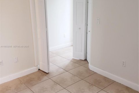 Condominio en alquiler en Miami, Florida, 2 dormitorios, 79.8 m2 № 1991985 - foto 14