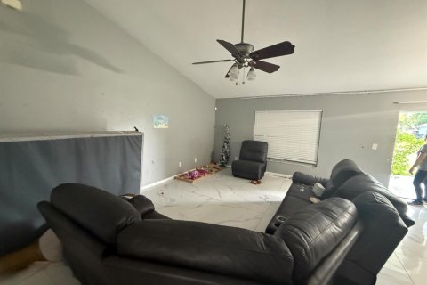 Casa en venta en Port St. Lucie, Florida, 3 dormitorios, 184.5 m2 № 2078368 - foto 7