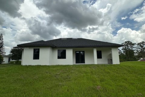 House in Lehigh Acres, Florida 3 bedrooms, 147.53 sq.m. № 1856856 - photo 2