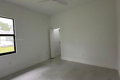House in Lehigh Acres, Florida 3 bedrooms, 147.53 sq.m. № 1856856 - photo 14
