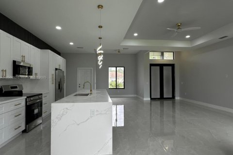 House in Lehigh Acres, Florida 3 bedrooms, 147.53 sq.m. № 1856856 - photo 4