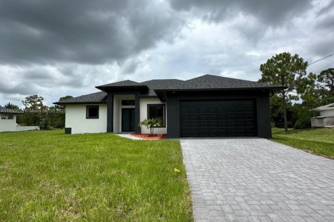 House in Lehigh Acres, Florida 3 bedrooms, 147.53 sq.m. № 1856856 - photo 1
