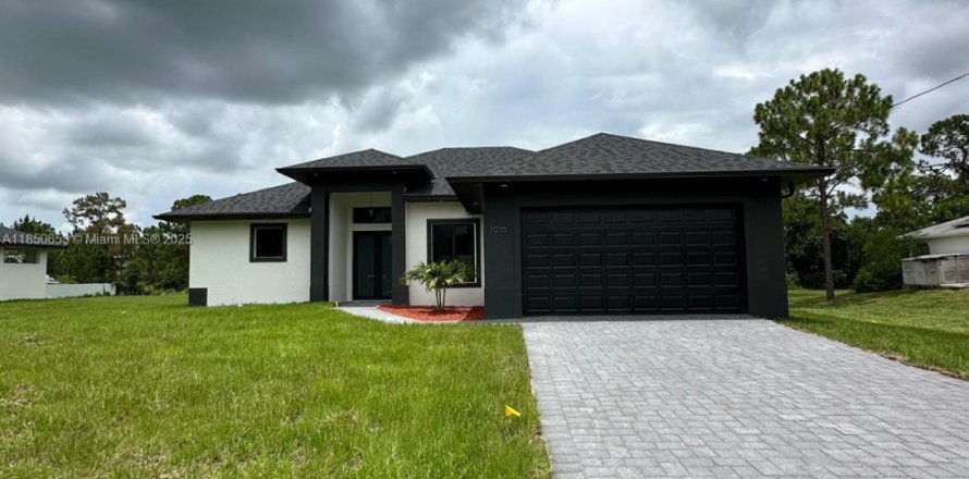 House in Lehigh Acres, Florida 3 bedrooms, 147.53 sq.m. № 1856856