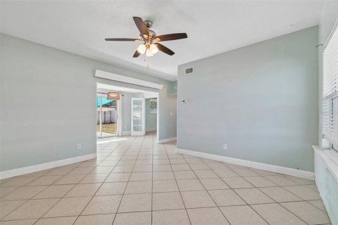 Casa en venta en Saint Petersburg, Florida, 2 dormitorios, 74.32 m2 № 2296528 - foto 11